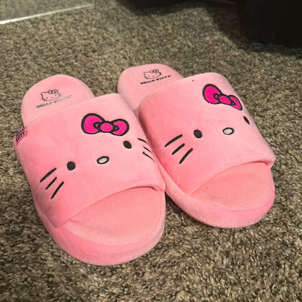 Hello kitty slippers